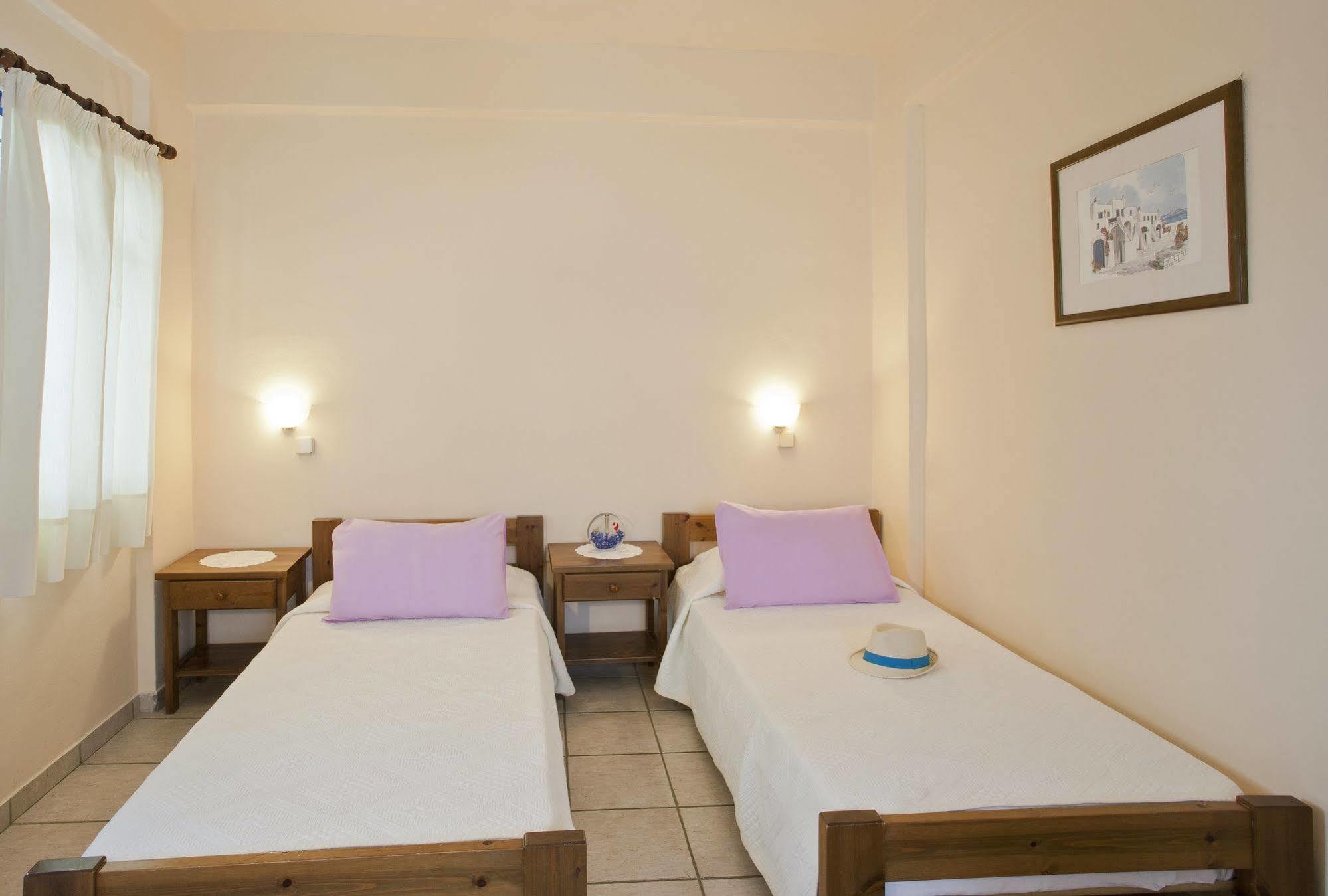 Stefano Apartments Науса Екстериор снимка