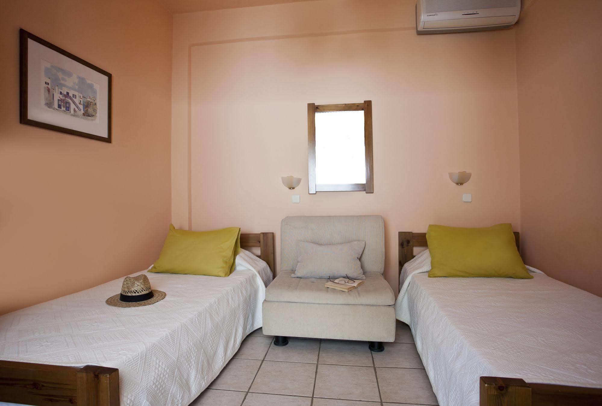 Stefano Apartments Науса Екстериор снимка