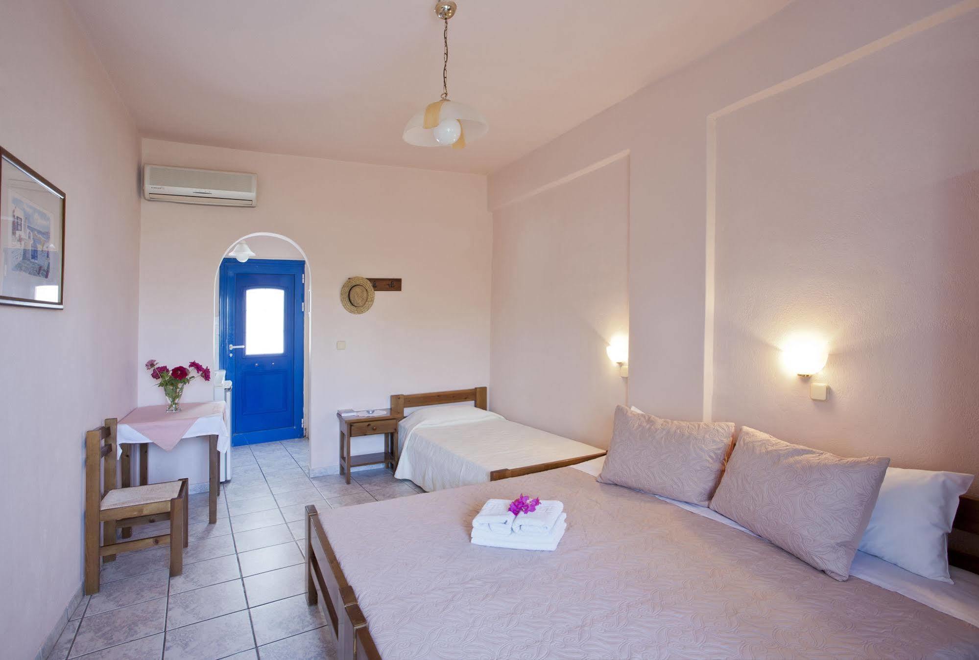 Stefano Apartments Науса Екстериор снимка