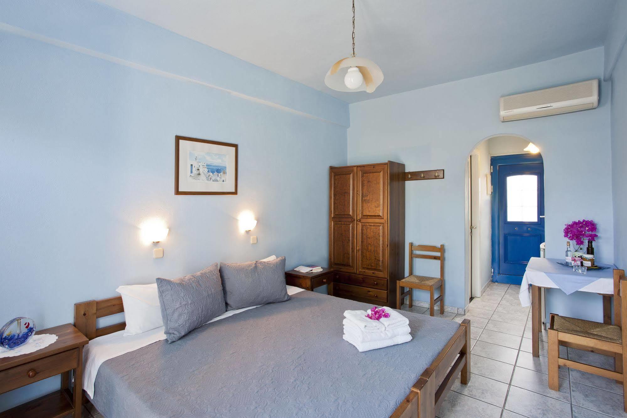 Stefano Apartments Науса Екстериор снимка
