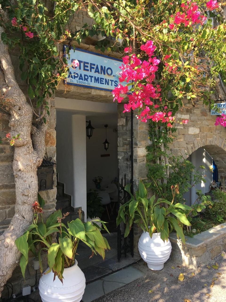 Stefano Apartments Науса Екстериор снимка