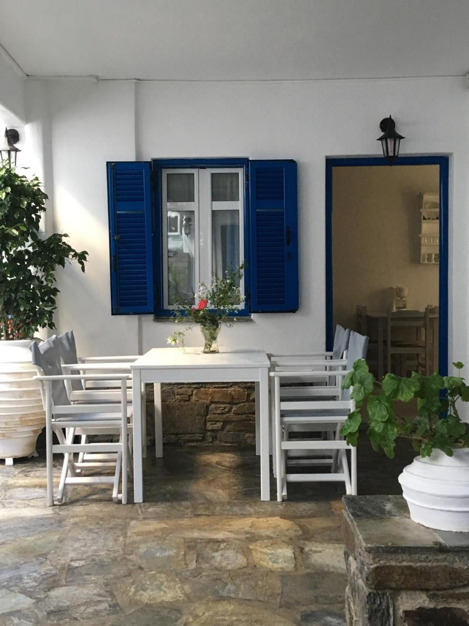 Stefano Apartments Науса Екстериор снимка