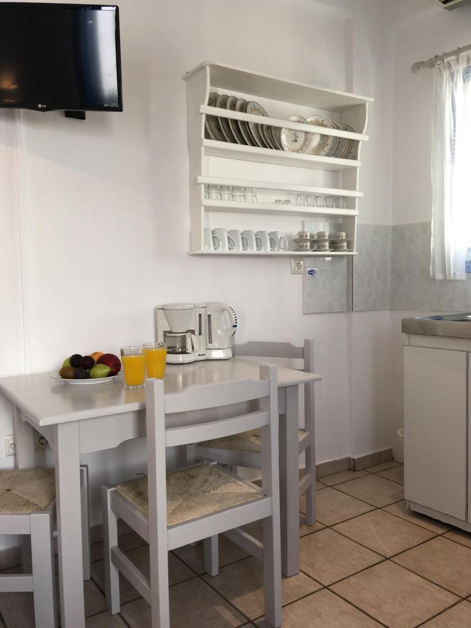 Stefano Apartments Науса Екстериор снимка