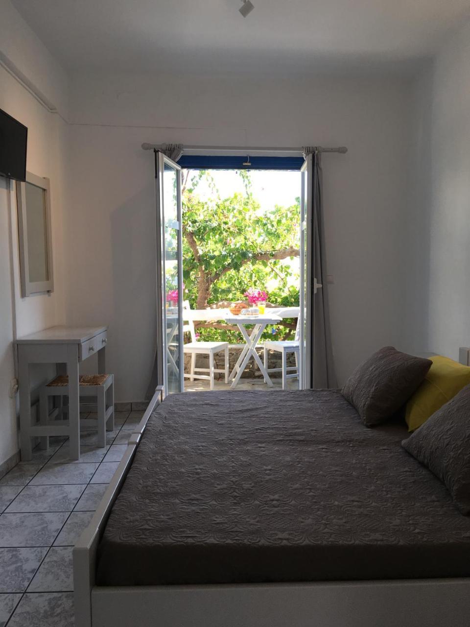 Stefano Apartments Науса Екстериор снимка
