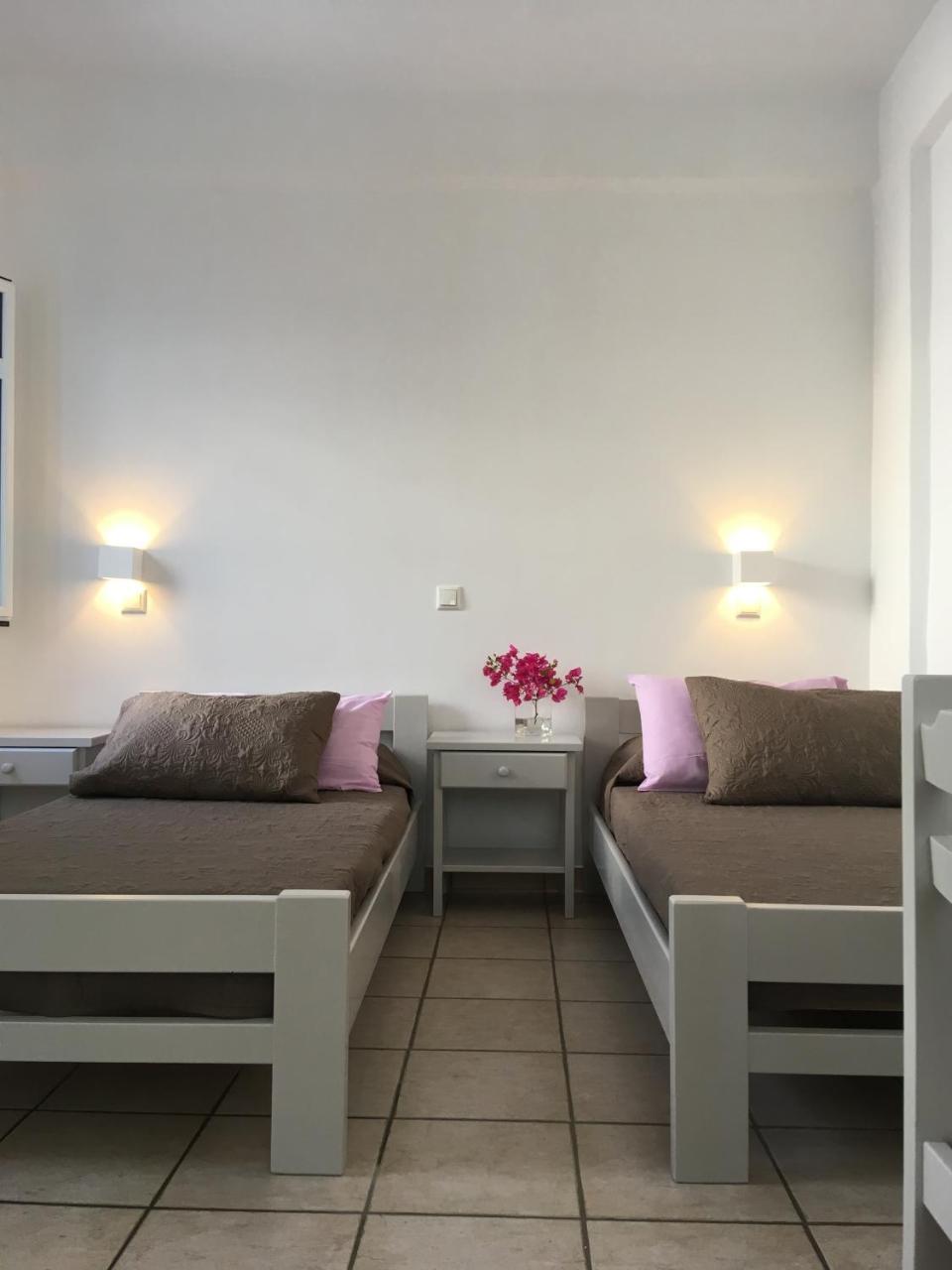 Stefano Apartments Науса Екстериор снимка
