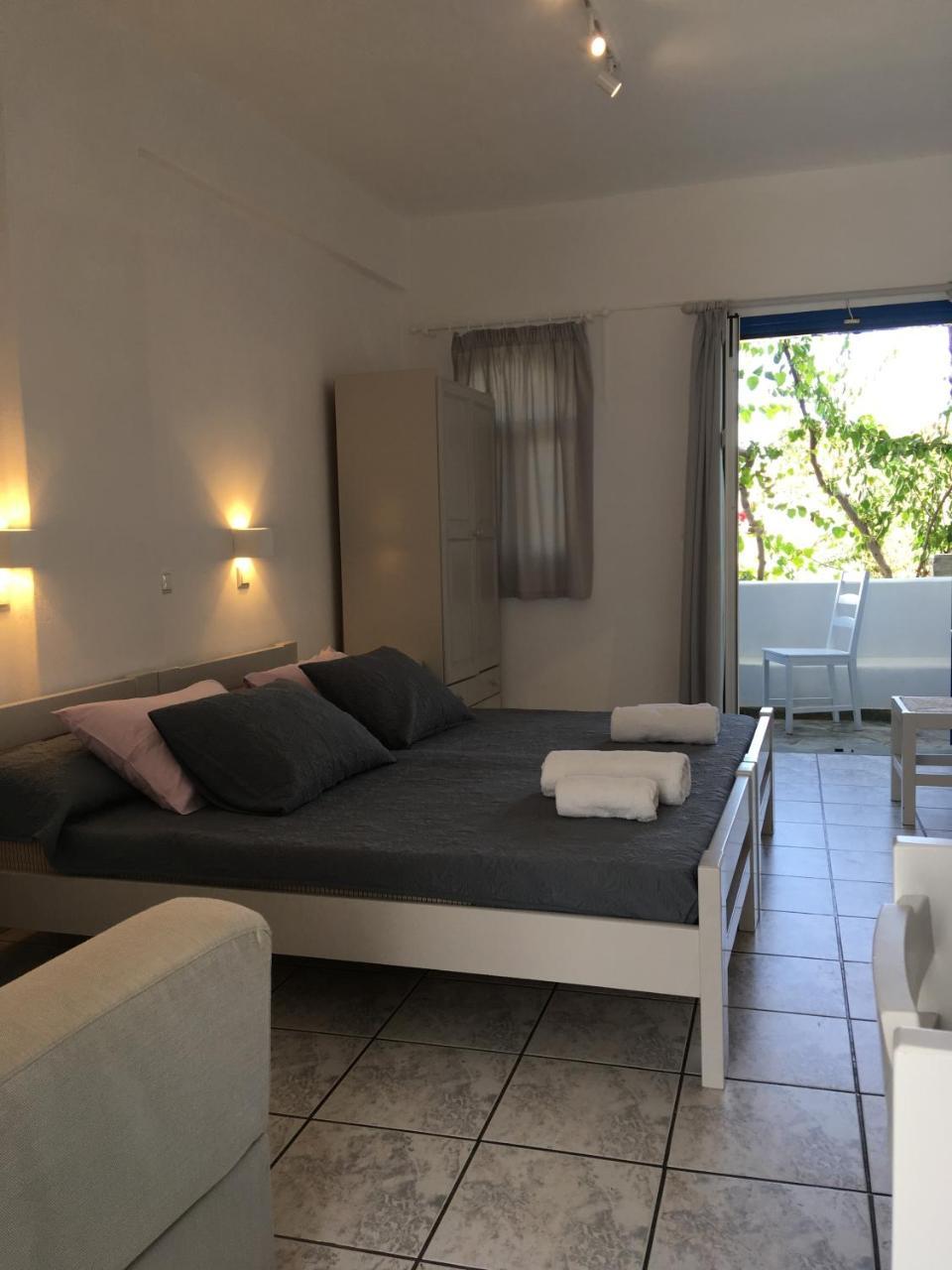 Stefano Apartments Науса Екстериор снимка