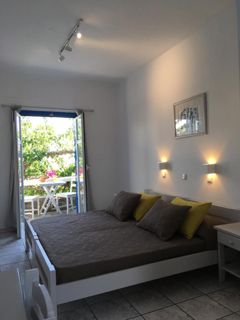 Stefano Apartments Науса Екстериор снимка